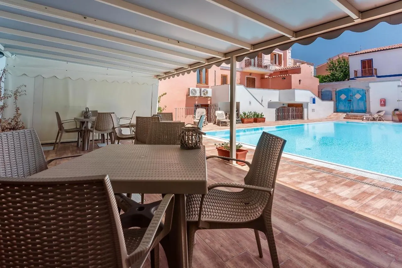 Isa-Residence With Swimming-Pool In Santa Teresa Di Gallura Lägenhetshotell